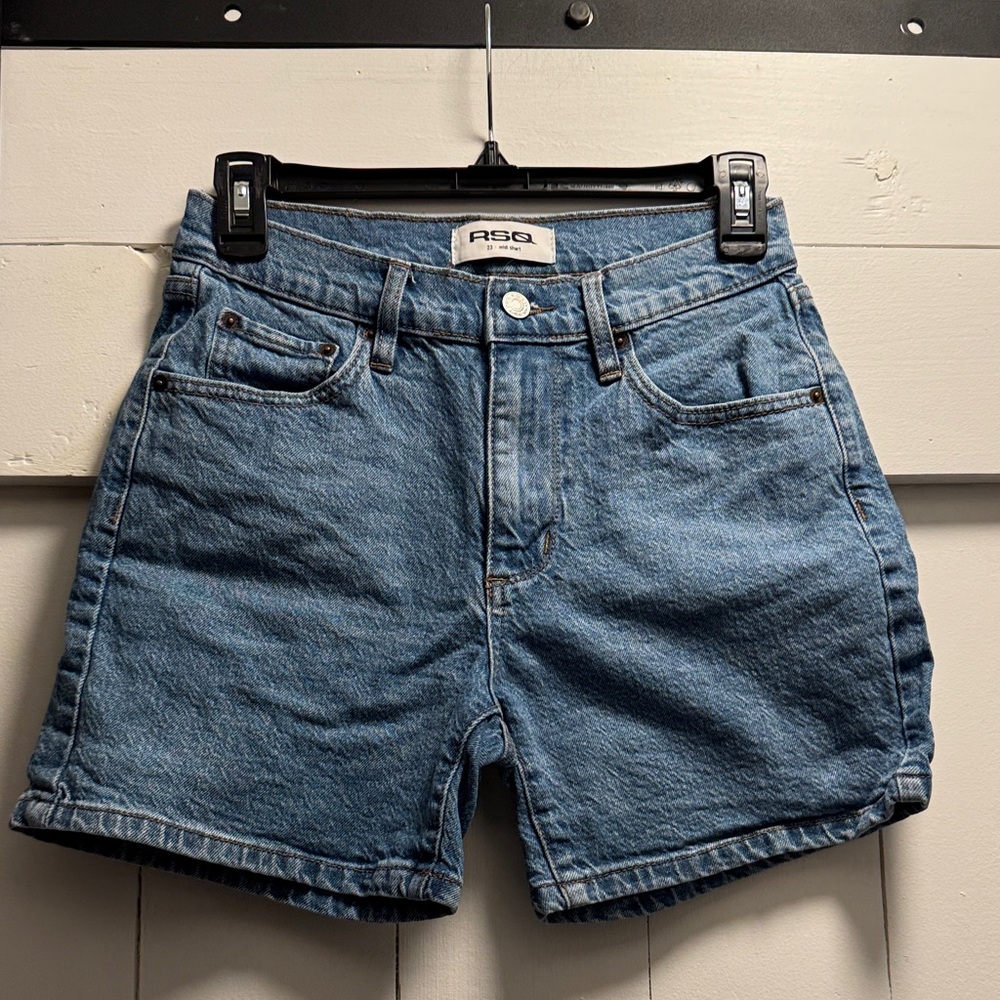 RSQ Classic Midi Blue Jean Shorts size 23 Tilly’s 4 inch inseam Denim Dad Shorts